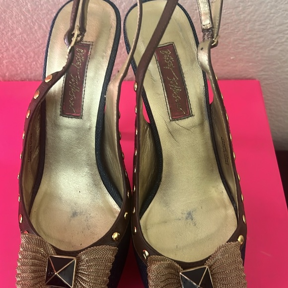 Betsey Johnson Sandal Metal Bow Heels with studs size 6 1/2 M - Picture 3 of 7